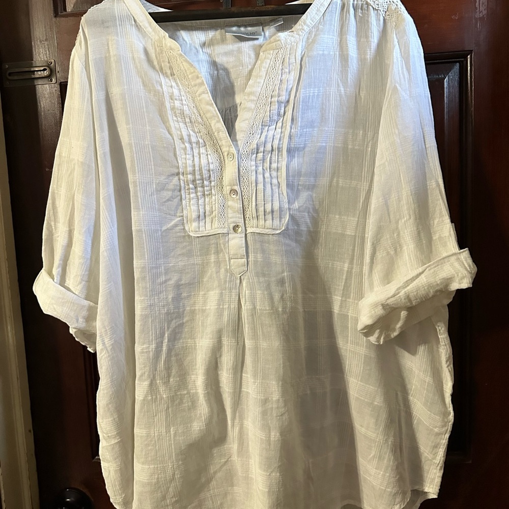 Women’s white beachy style blouse, size 2X/22-24 new with tags